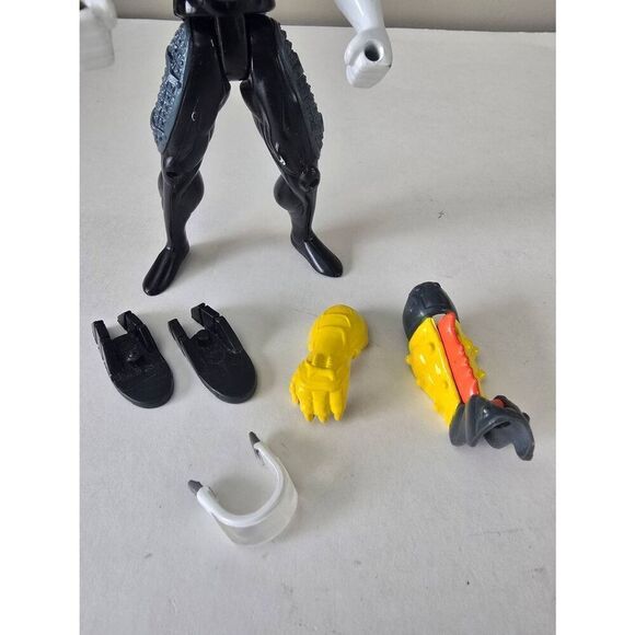 Mighty Morphin Power Rangers in Space Black Ranger - Picture 2 of 5